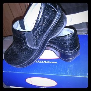 Klogs Naples Black Tooled EUC